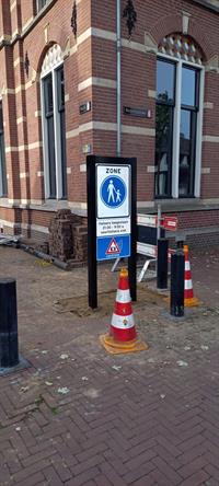 Nieuwe borden voor het voetgangersgebied.