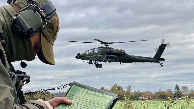 Militairen oefenen op en rond Vliegbasis De Peel