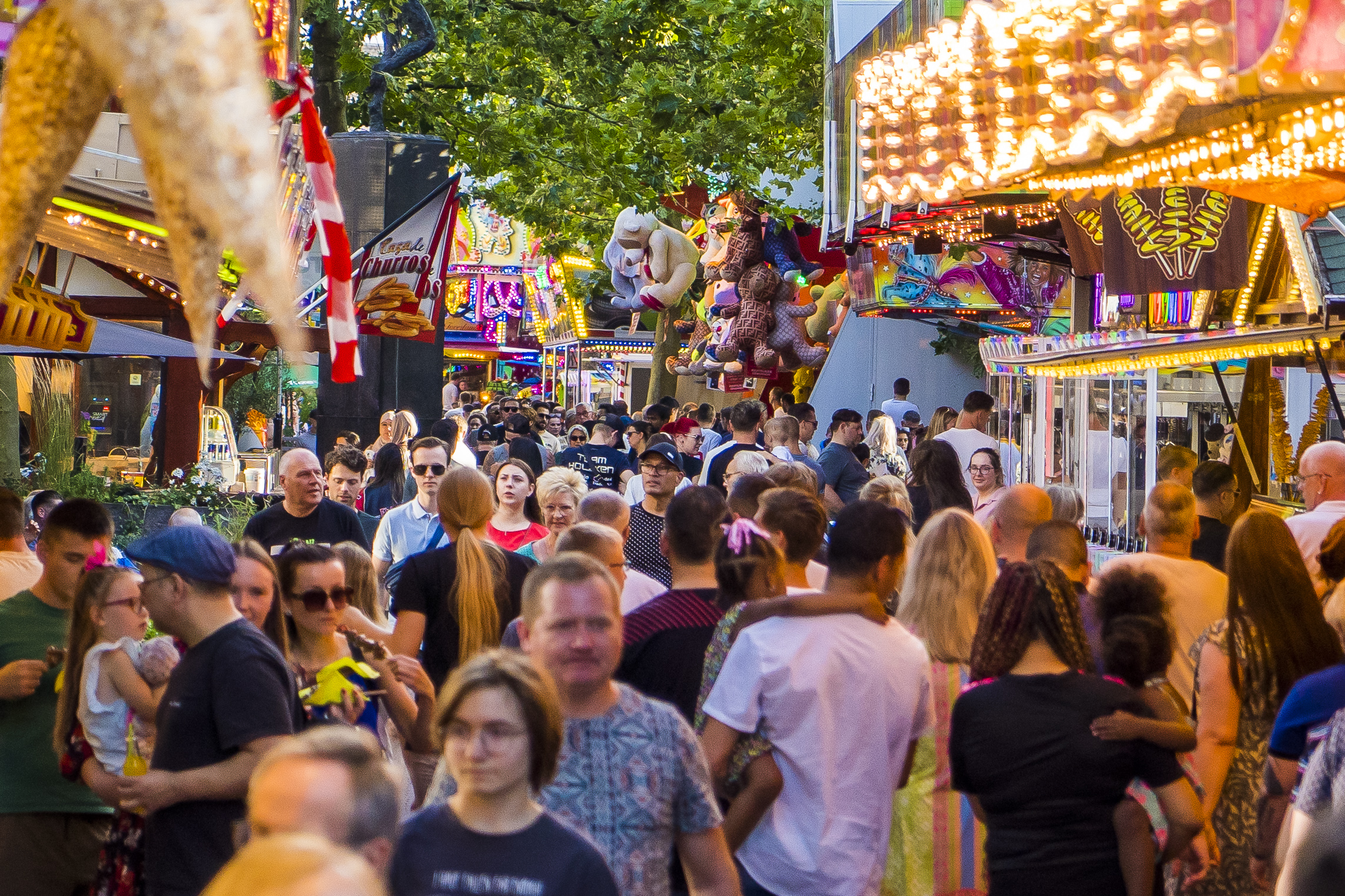 Sfeerbeeld straat Zomerkermis in Helmond
