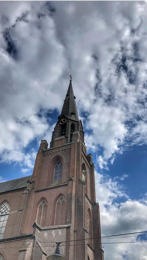 Realistische foto van Lambertuskerk in Helmond