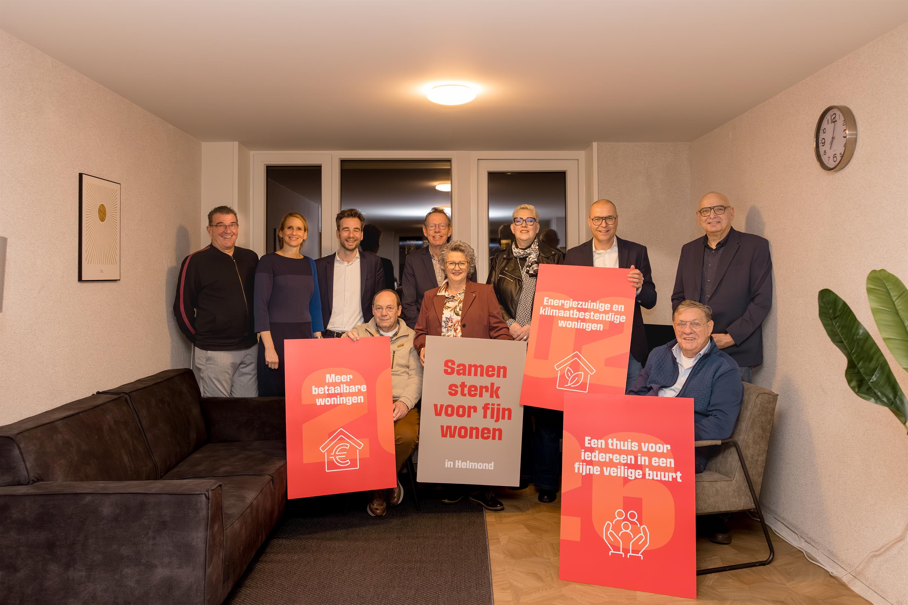 Gemeente, woningcorporaties en huurdersorganisaties tekenden de Prestatieafspraken voor 2026 op een bijzondere locatie: in een van de Prontoflats die Woonpartners nu aan de binnen- en buitenzijde renoveert