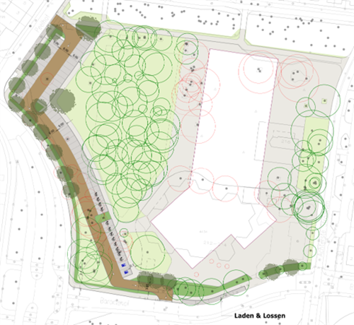 Situatietekening van de MFA Rijpelberg met het gebouw in een wit vlak. Rechts ligt de weg Baroniehof (bruine weg). Verkeer rijdt het terrein in aan de noordzijde en uit aan de zuidzijde. Rond het gebouw staan bomen en groenstructuren aangegeven. Onderaan is een zone voor laden en lossen.